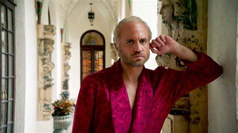 l'assassinio di gianni versace cambio programmazione|L’assassinio di Gianni Versace: ecco il red band trailer della serie.